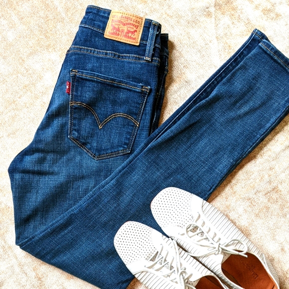 Levi's Denim - Like New Levi's 721 High Rise Skinny Jeans